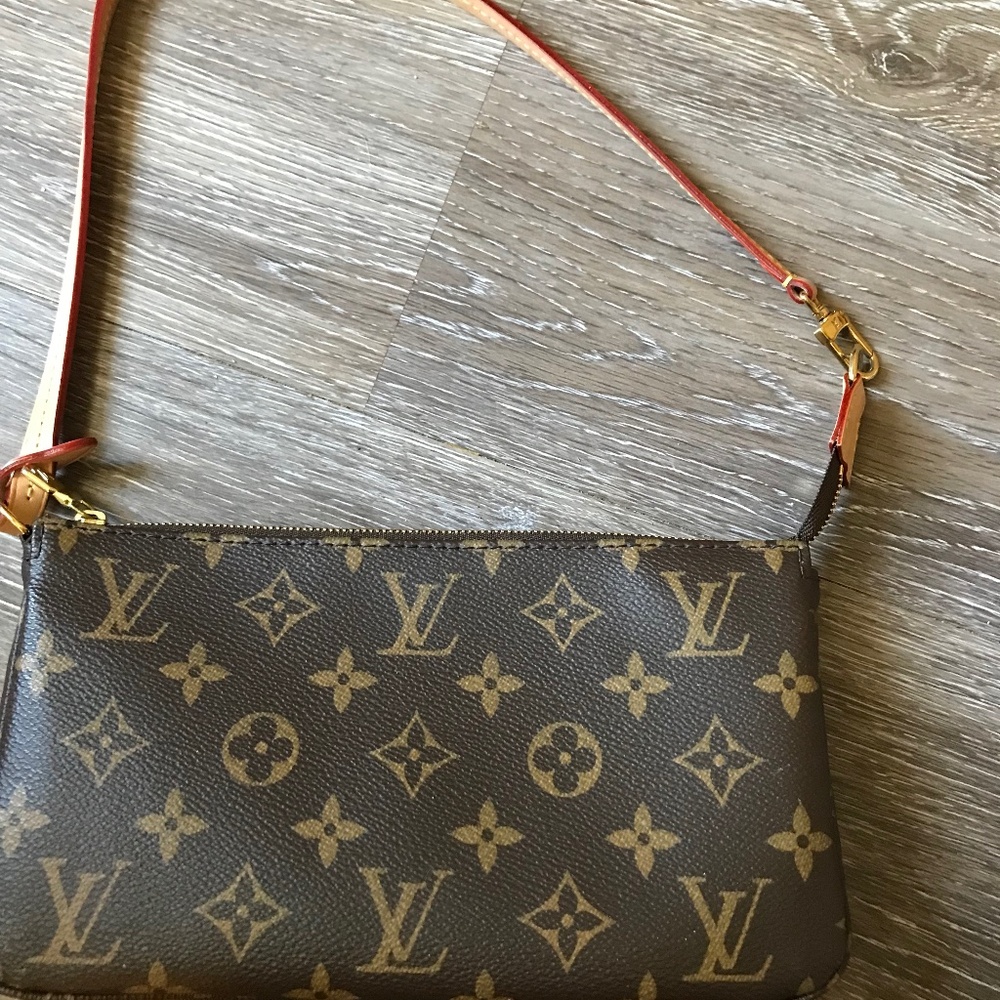 Louis Vuitton Pouchette